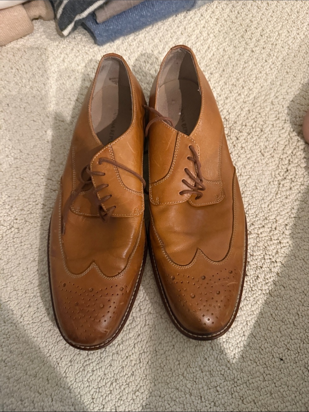 Classic banana republic Men's Tan Leather Wingtip Dress Shoes